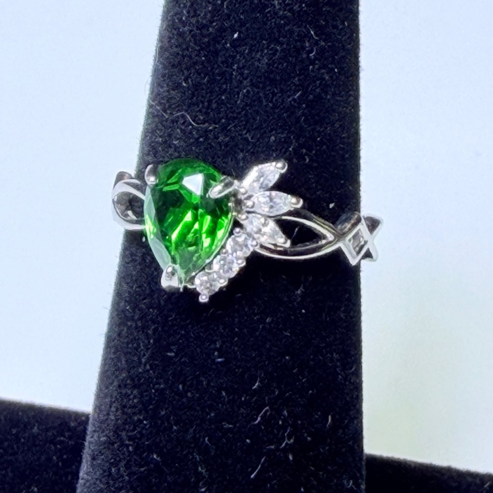 Green Pear Cut Gemstone Ring Silver‎ Tone Infinity Band Size 5.5